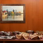 Club Hotel 3*
