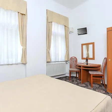 Club Ξενοδοχείο 3*