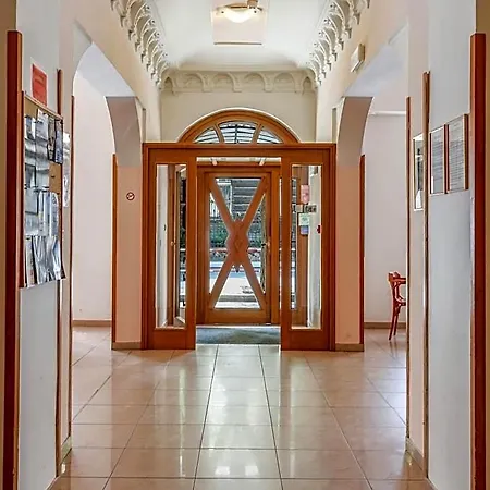Club Hotel 3*