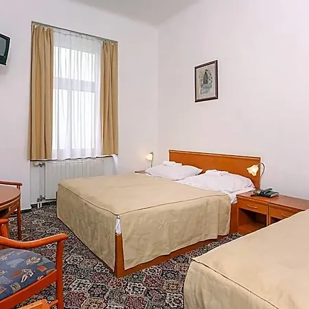 Club Hotel