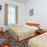 Club Hotel